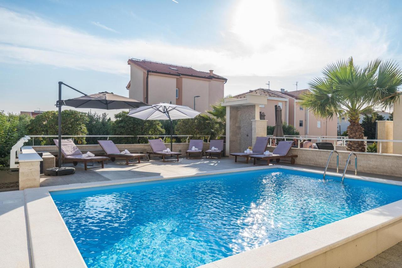 Apartments & Rooms Danivan Pool Villas B 诺瓦利娅 外观 照片