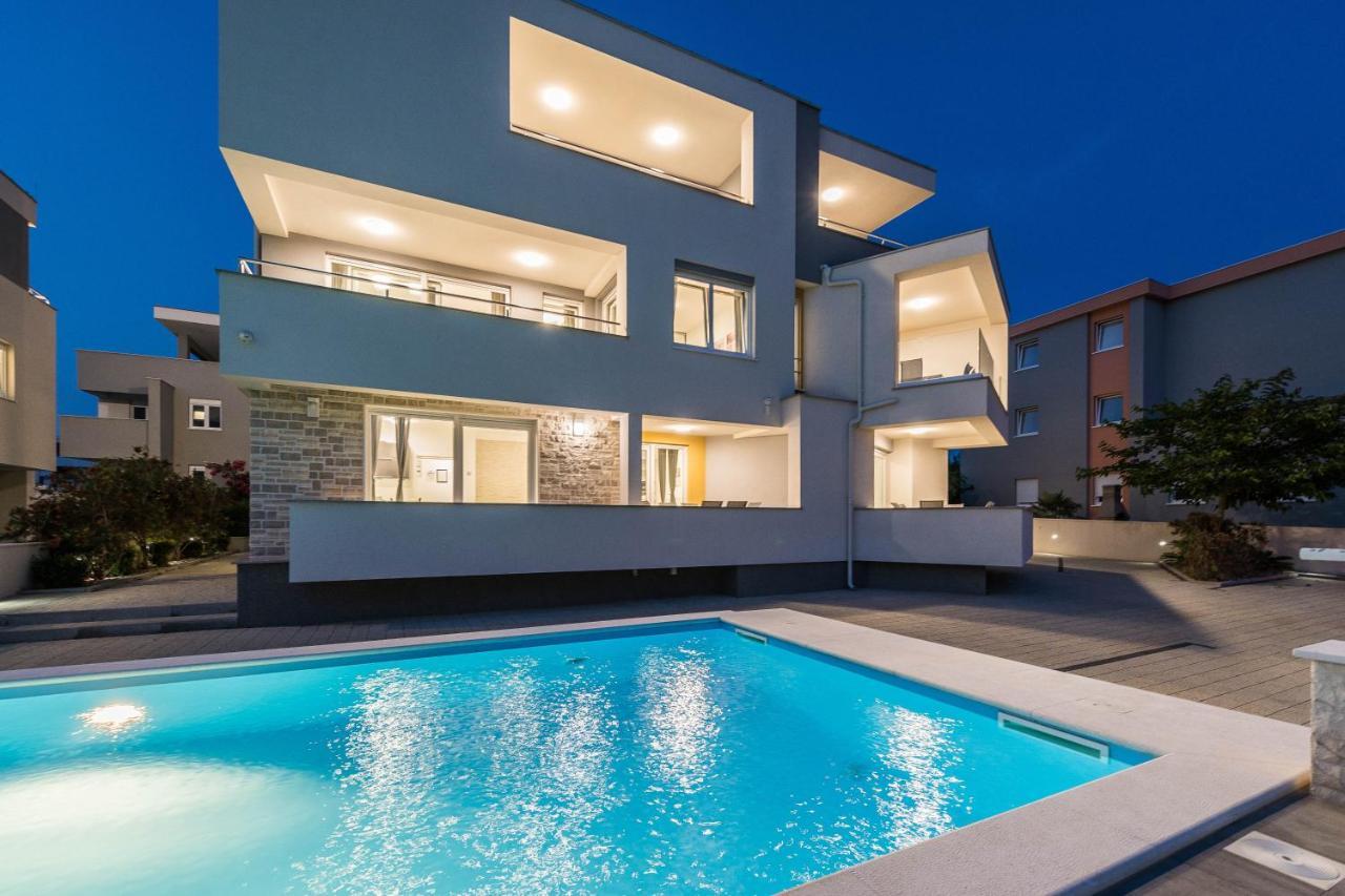 Apartments & Rooms Danivan Pool Villas B 诺瓦利娅 外观 照片