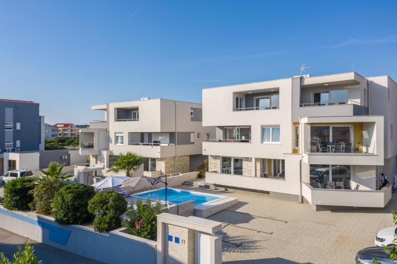 Apartments & Rooms Danivan Pool Villas B 诺瓦利娅 外观 照片