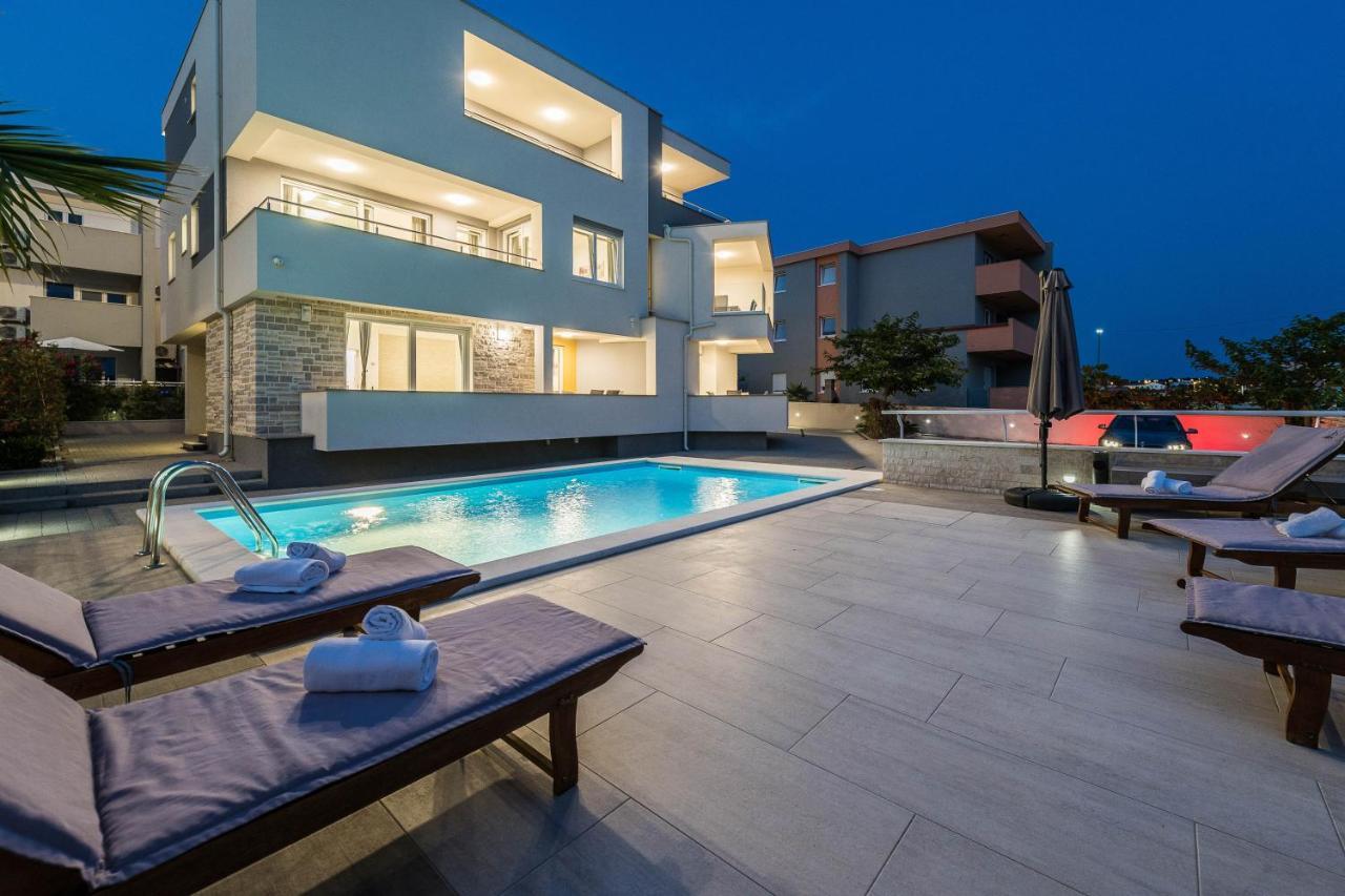 Apartments & Rooms Danivan Pool Villas B 诺瓦利娅 外观 照片