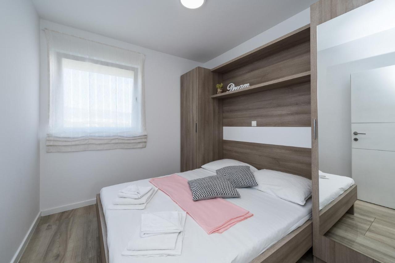 Apartments & Rooms Danivan Pool Villas B 诺瓦利娅 外观 照片