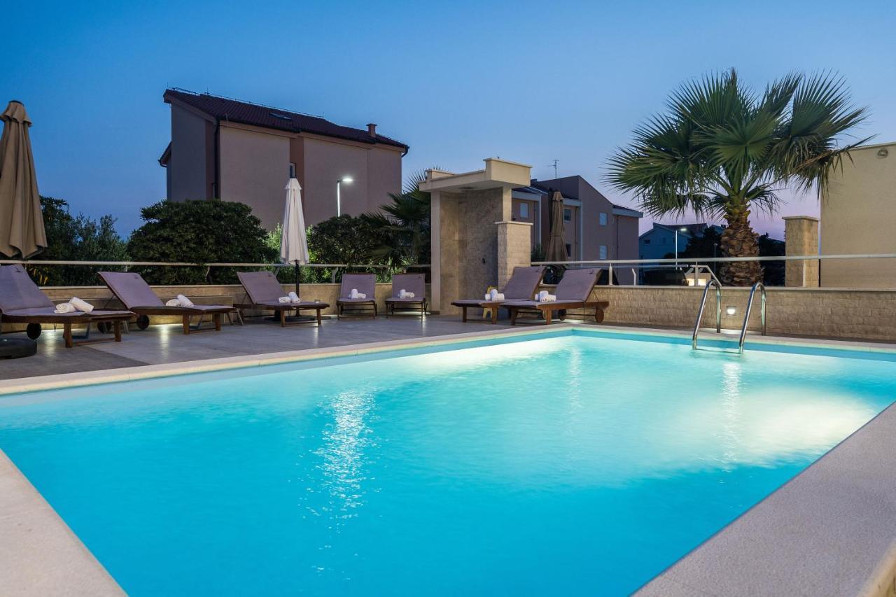 Apartments & Rooms Danivan Pool Villas B 诺瓦利娅 外观 照片