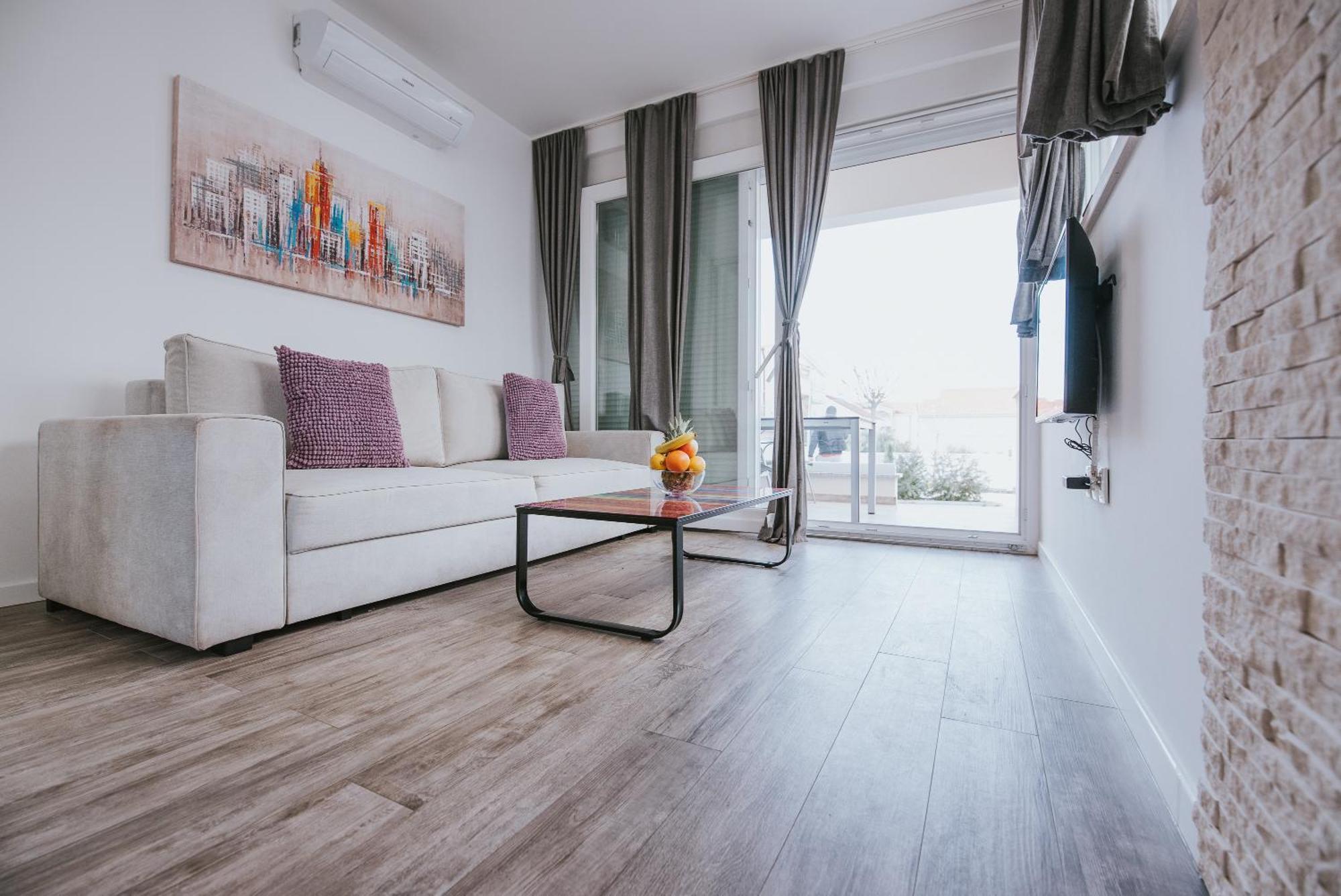 Apartments & Rooms Danivan Pool Villas B 诺瓦利娅 客房 照片